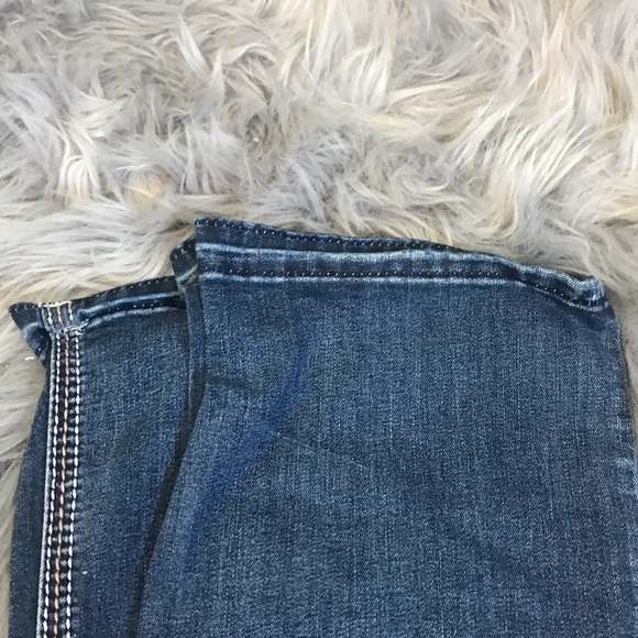 Woman’s Rock Revival Jeans - Picture 6 of 6
